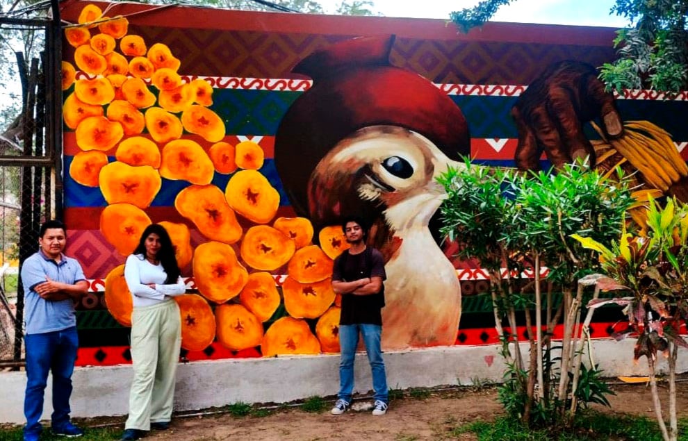 Alumnos de la Escuela de Arte Ignacio Merino pintan dos bellas pinturas.