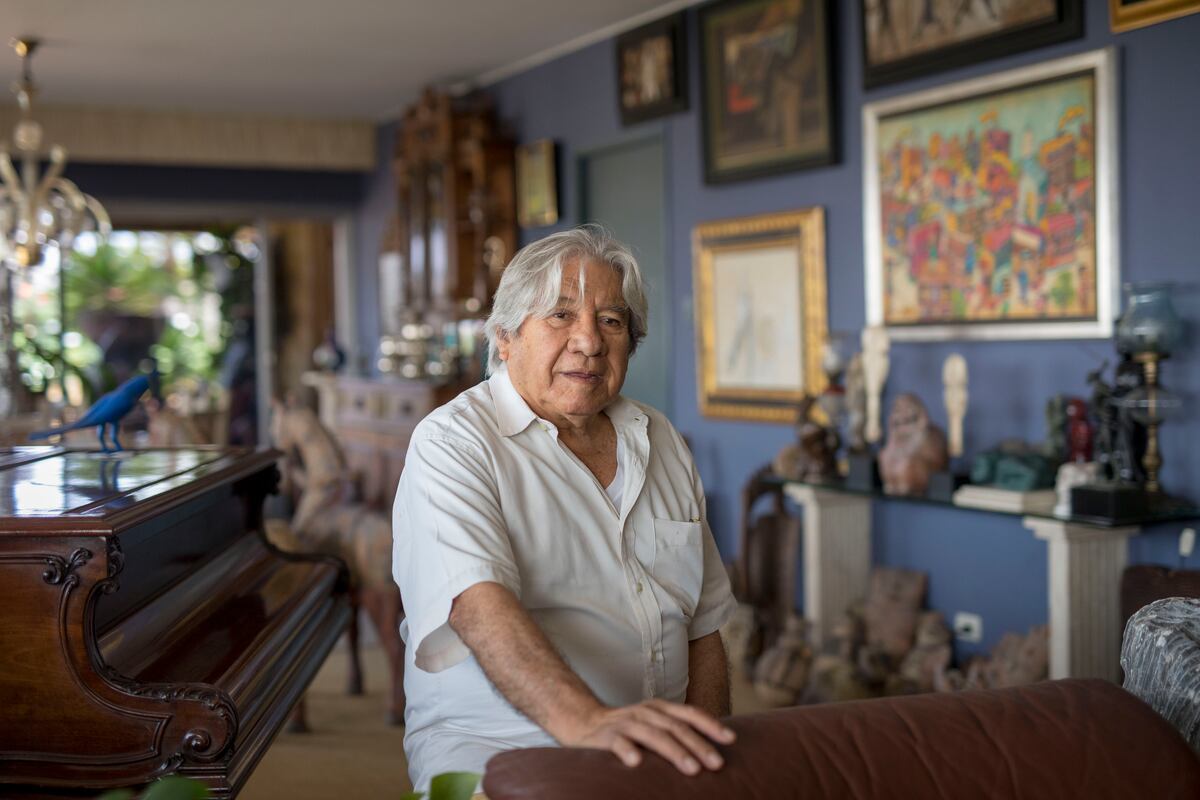 Gerardo Chávez-Maza dijo que su padre era un ser mágico y que deja dos grandes legados al país: su arte y su labor como gestor cultural. En la tarde se oficiará una misa en la iglesia del monasterio de Santa Clara, frente al Museo del Juguete que fundó en 2001.