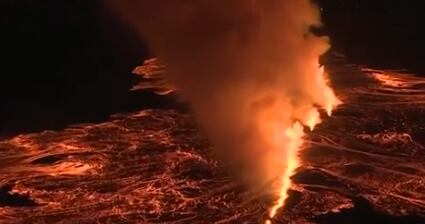 Aunque el flujo de lava no interrumpió el tráfico aéreo, las autoridades evacuaron preventivamente a los habitantes del pueblo de Grindavík y alertaron sobre la presencia de gases volcánicos en la región.