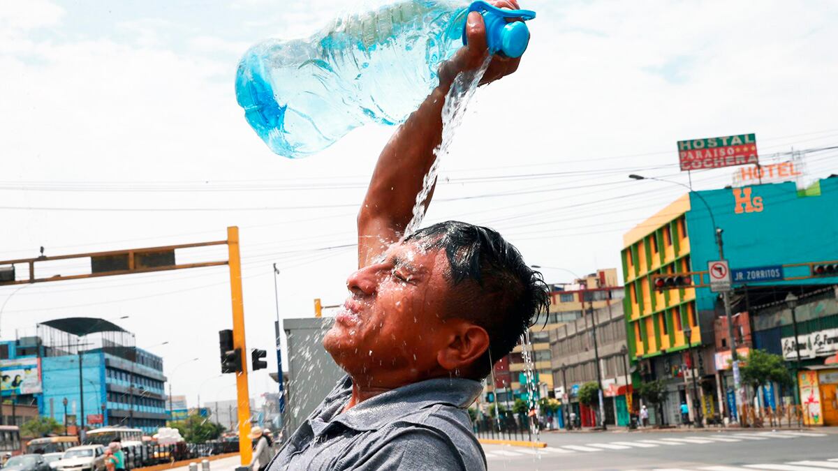 Según el pronóstico, las temperaturas en Lima seguirán rondando los 25 o 26 grados en lo que resta de marzo, permitiendo aún algunos días de playa y actividades al aire libre. | Foto: Andina