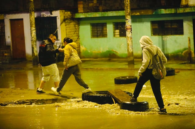 Lluvias en Lima Sur dejan aniegos, daños en viviendas y suspensión de clases