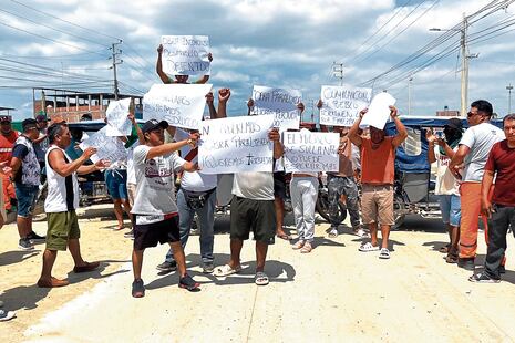 Protestan por la paralización de la obra Turicarami en Piura