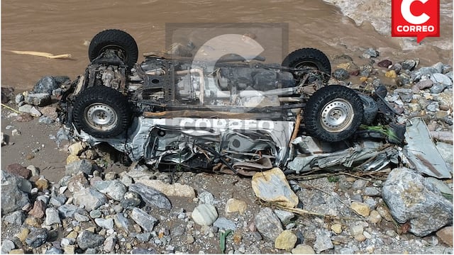Chanchamayo: Huaico arrastra camioneta con todo y conductor hasta el río
