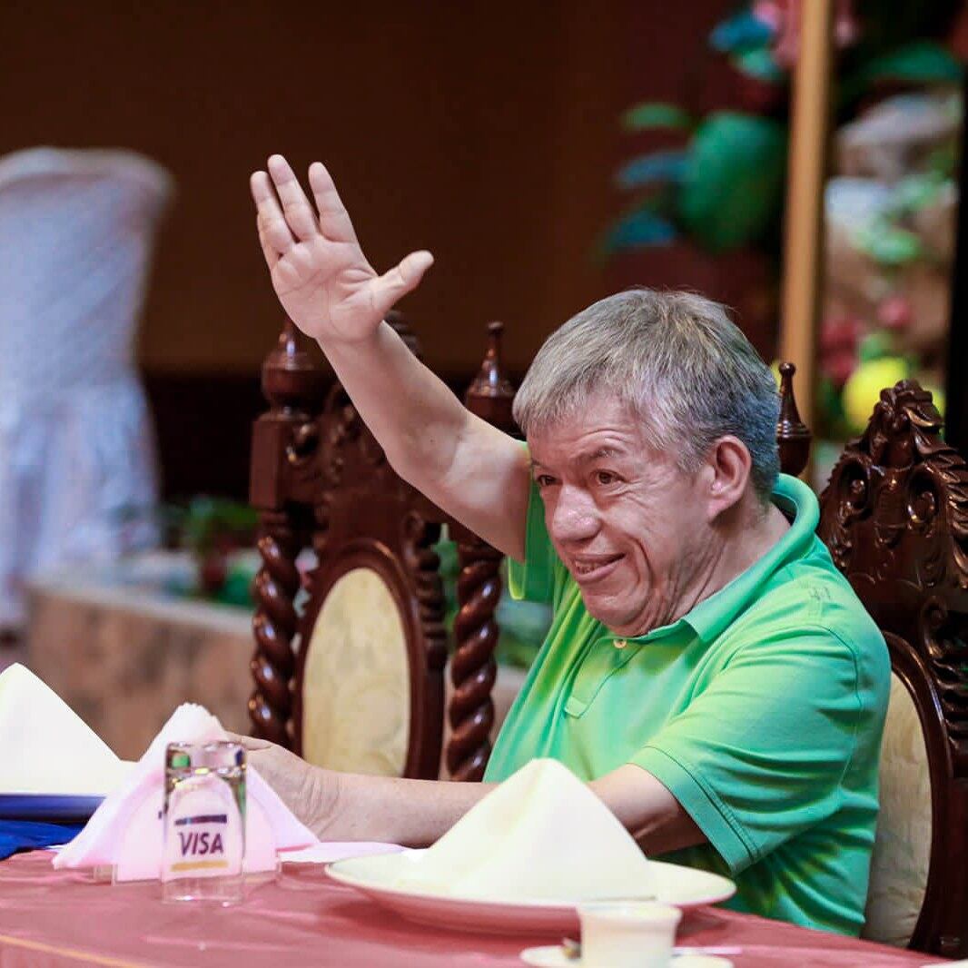 Esto, tras la difusión de un reportaje en el que se informó que el hermano de César Acuña, habría recibido supuestas coimas de parte de representantes de la empresa Frigoinca.