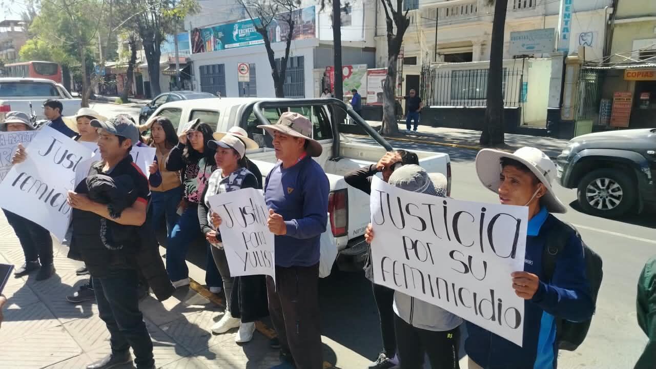 Arequipa: Familiares de joven asesinada en Yura exigen que caso no quede impune (VIDEO)