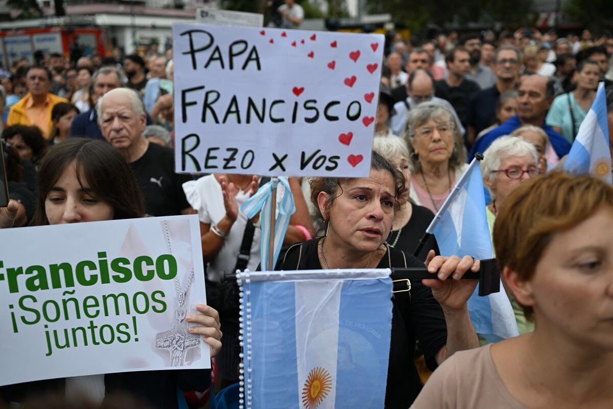 Este domingo, se ausentó del tradicional mensaje del Ángelus desde la plaza de San Pedro por tercera semana consecutiva. (Foto de Luis ROBAYO / AFP)