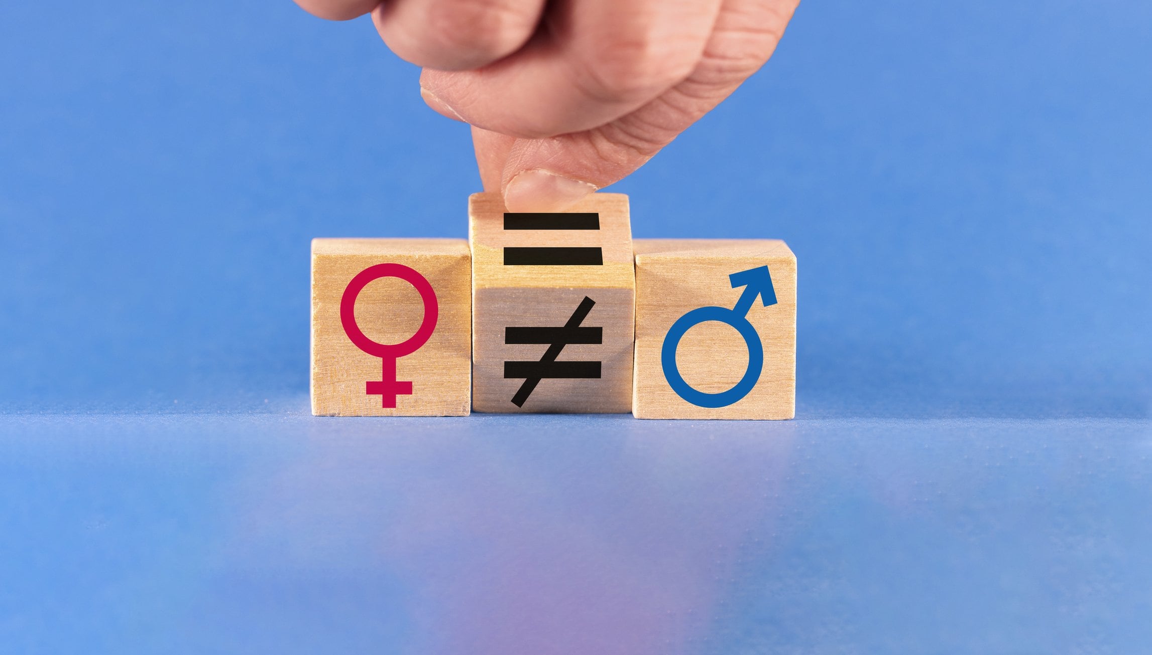 El informe Mujeres, negocios y legislación advierte que, pese a leyes de igualdad, su aplicación efectiva ocurre solo en la mitad de los casos.