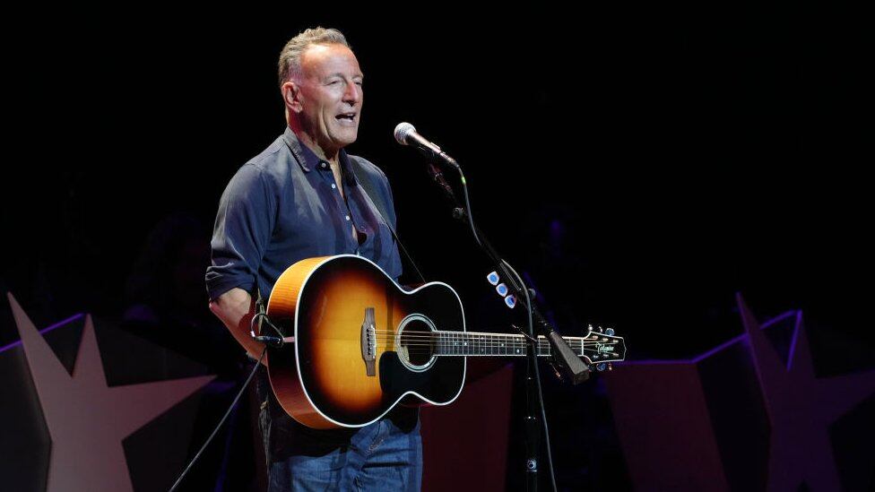 El legendario Bruce Springsteen publicará mañana “Tracks II: The Lost Albums”, una caja con siete discos grabados entre 1983 y 2018, con temas que van del country a sonidos de inspiración mexicana.