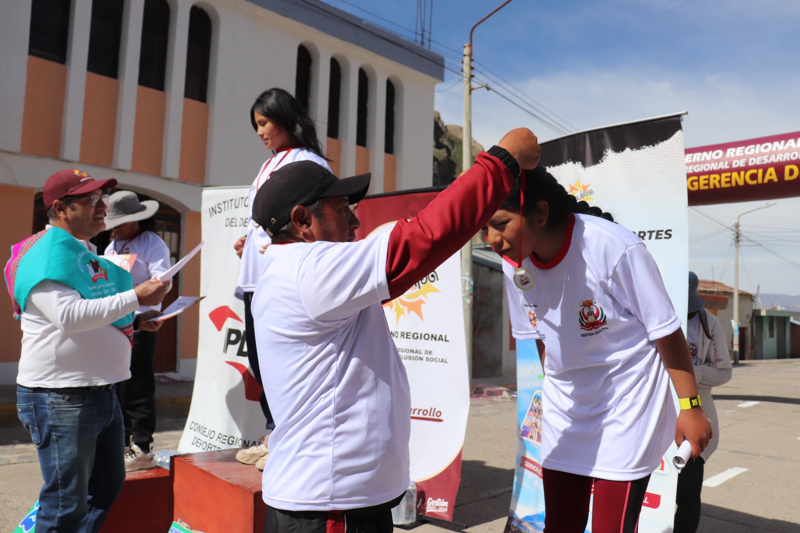 Corredores participaron en II Maratón por aniversario de Tuti, en Caylloma. Foto: Gobierno Regional de Arequipa.
