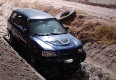 Tacna: Conductor borracho despista station wagon en el canal Uchusuma