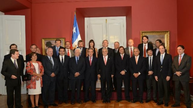 Piñera se reunió con parlamentarios chilenos ante próximo fallo de La Haya