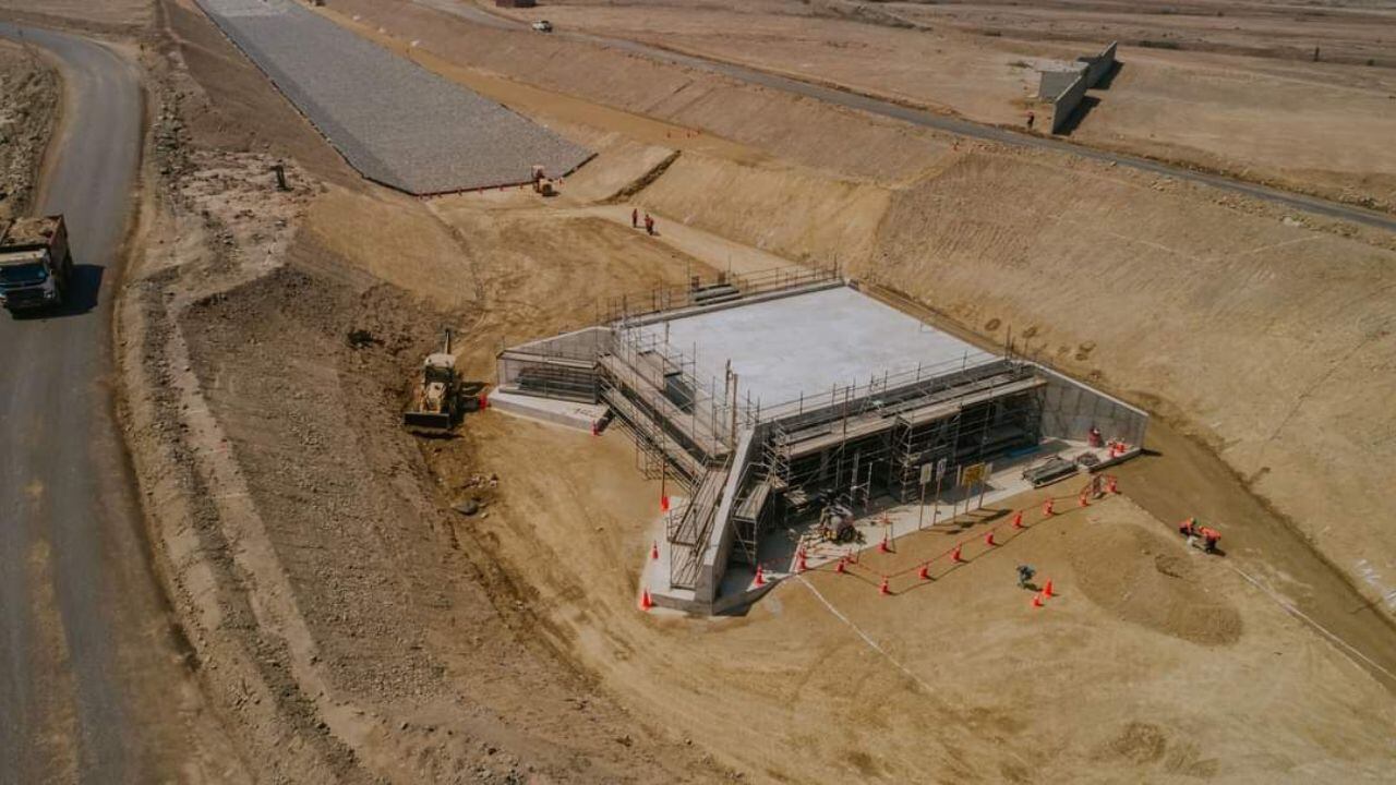 Congresista Tania Ramírez también exigió a autoridades a limpiar cauce de la quebrada.
