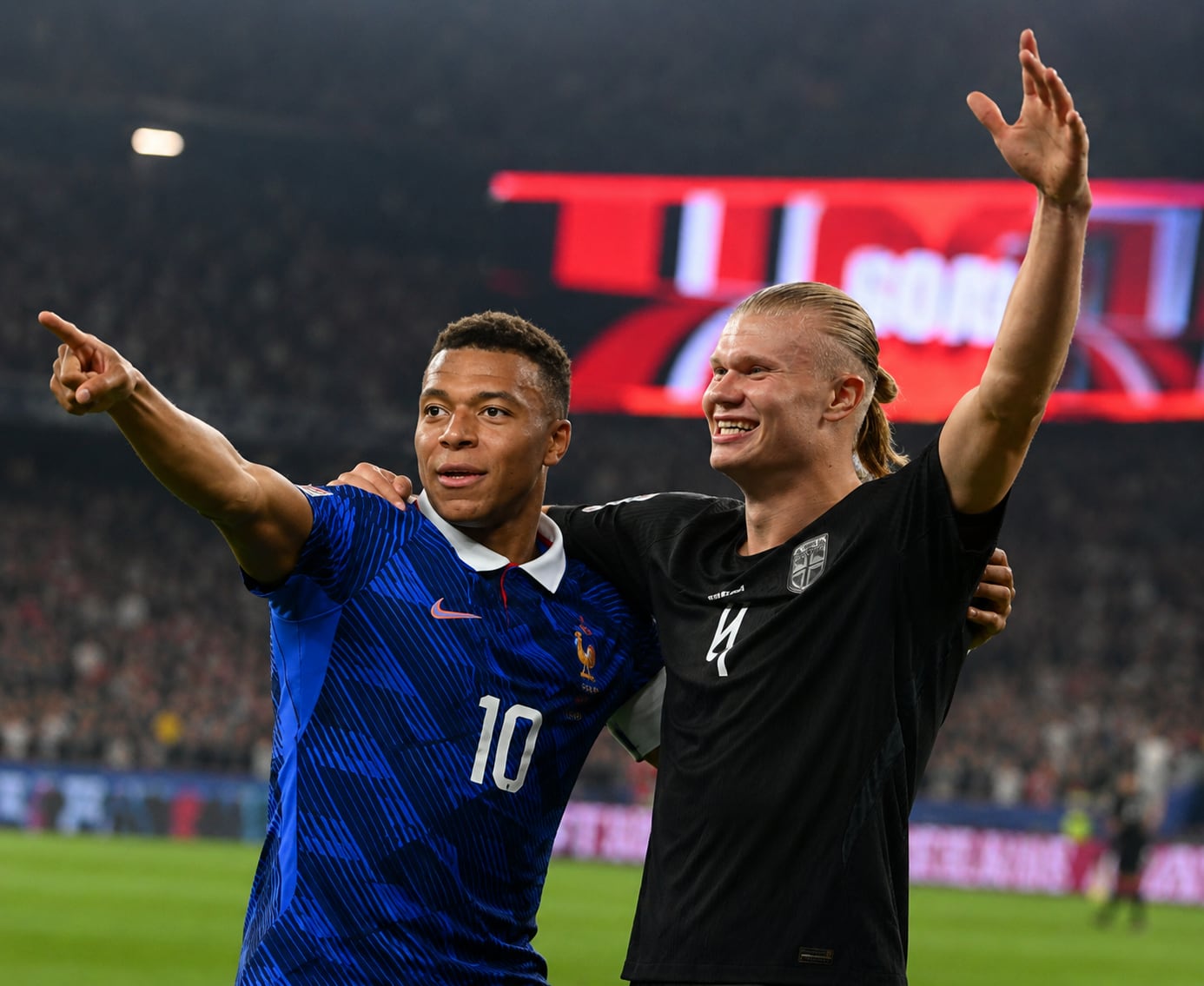 Mbappé con Haaland en duelo aparte. (Composición imagen).