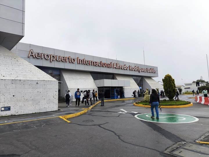 Mal tiempo afecta a apasajeros de Aeropuerto Alfredo Rodríguez Ballón. Foto: Difusión.