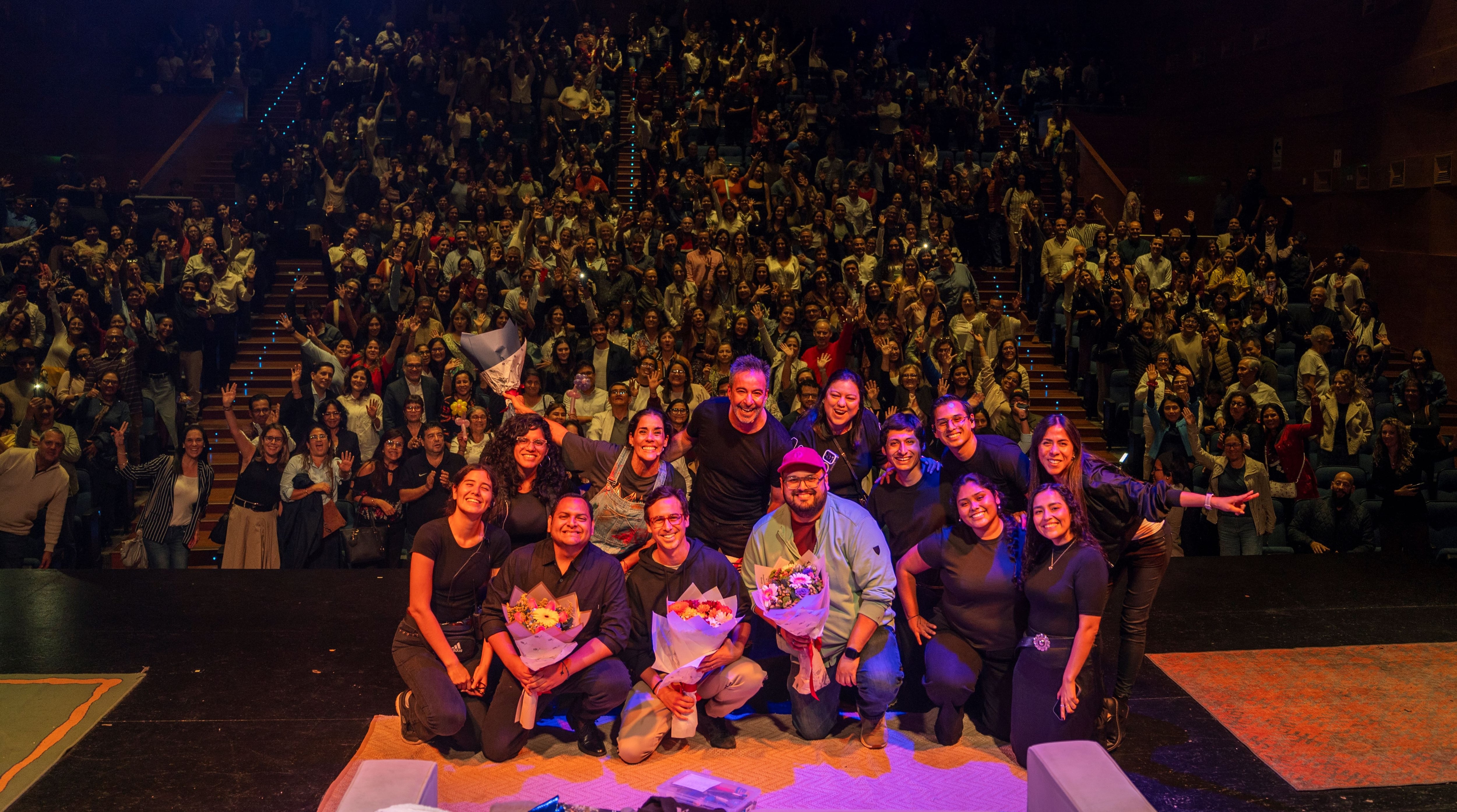 La obra, escrita por Italo Cordano y dirigida por el propio dramaturgo junto a Bruno Ascenzo, presenta a Ulises y Lucía, una pareja que está a punto de cumplir treinta años de matrimonio.