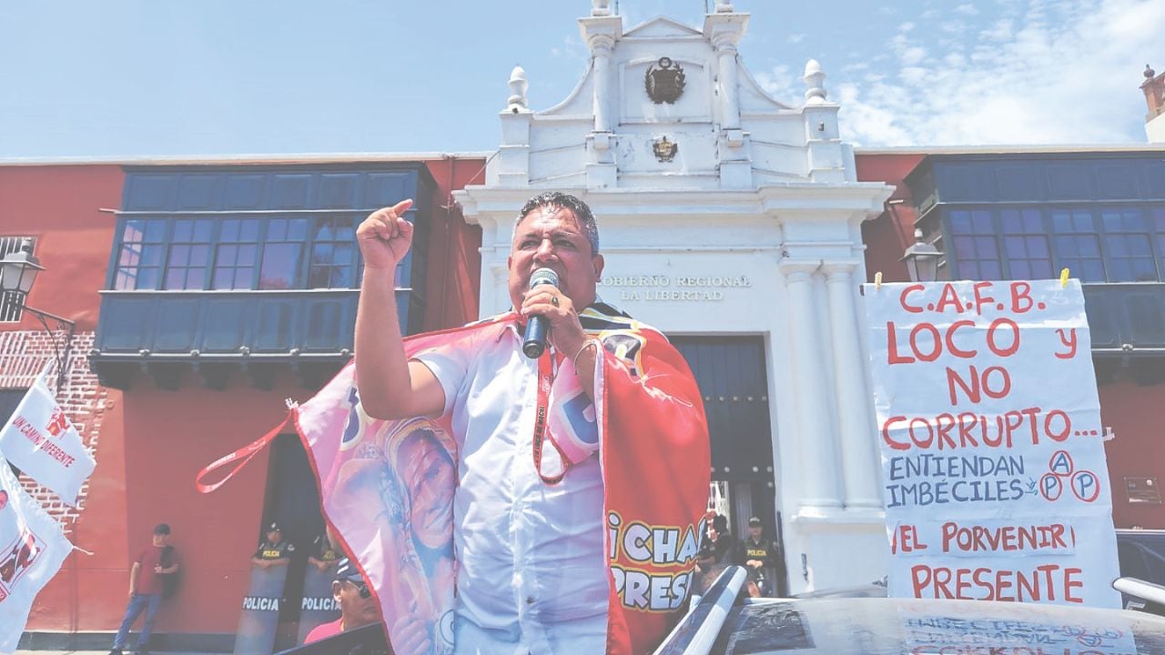 El exalcalde de Trujillo informó que ya no es candidato a la vicepresidencia por un Camino Diferente, debido a que el JNE lo excluyó del proceso. Aseguró que lo “traicionaron” y tildó de “Judas” sus colaboradores, pues no le habrían notificado del documento que emitió el órgano electoral y lo dejaron sin defensa legal.