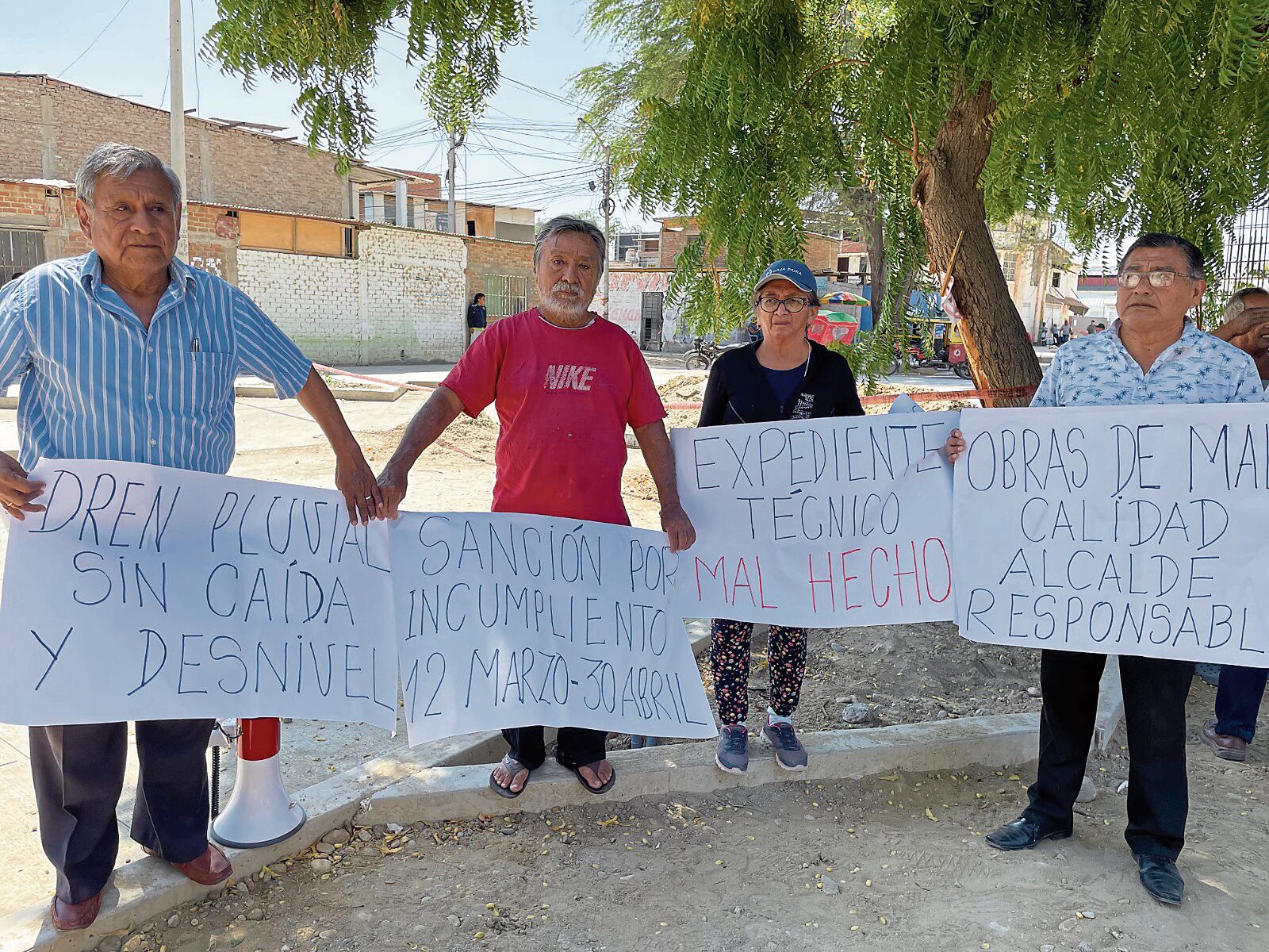 El alcalde de Castilla espera que la empresa culmine la obra para verificar las presuntas deficiencias y tomar acciones. Mientras tanto, están cobrando la penalidad.
