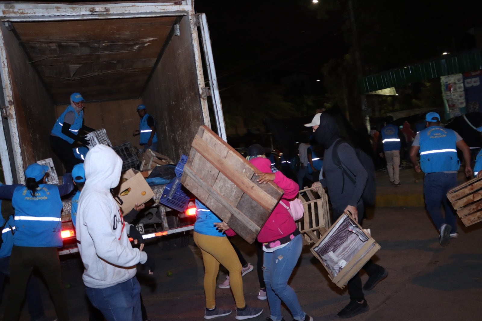 Incautan mercadería en el mercado