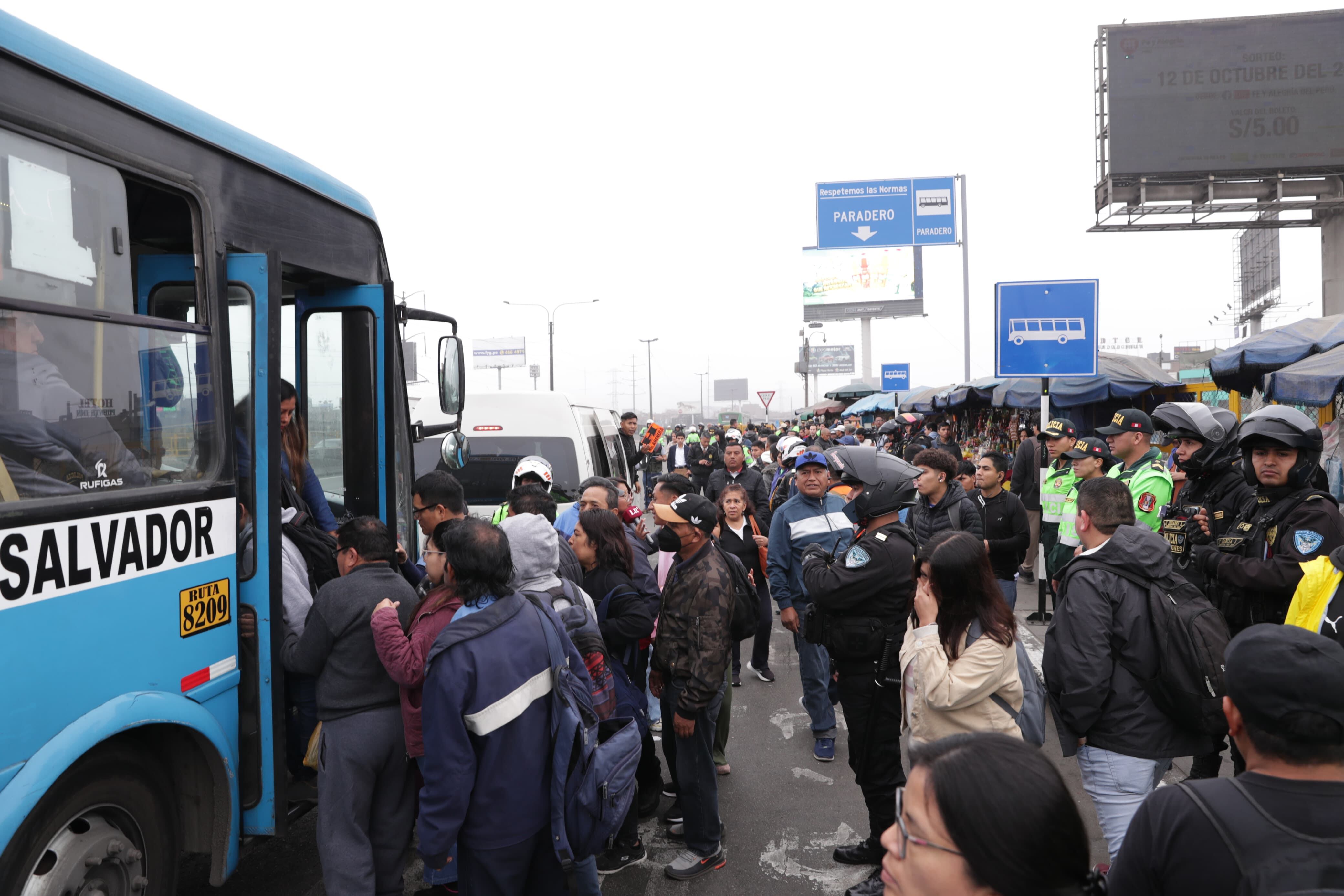 Sector de dirigentes de transporte urbano anuncian coordinaciones para una huelga indefinida nacional: exigen dorogatoria de ley de crimen organizado. (@gec)