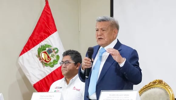 El líder de Alianza para el Progreso aclara que el gobernador de Ayacucho, investigado en el caso Rolex, no ha vuelto oficialmente al partido.