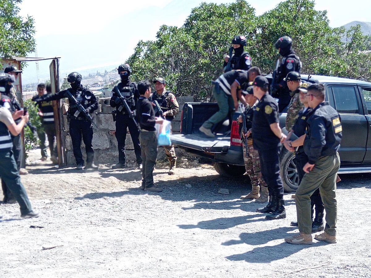 Agentes de la Policía incautaron la mercadería para su posterior destrucción. (Foto: Álvaro Figueroa)