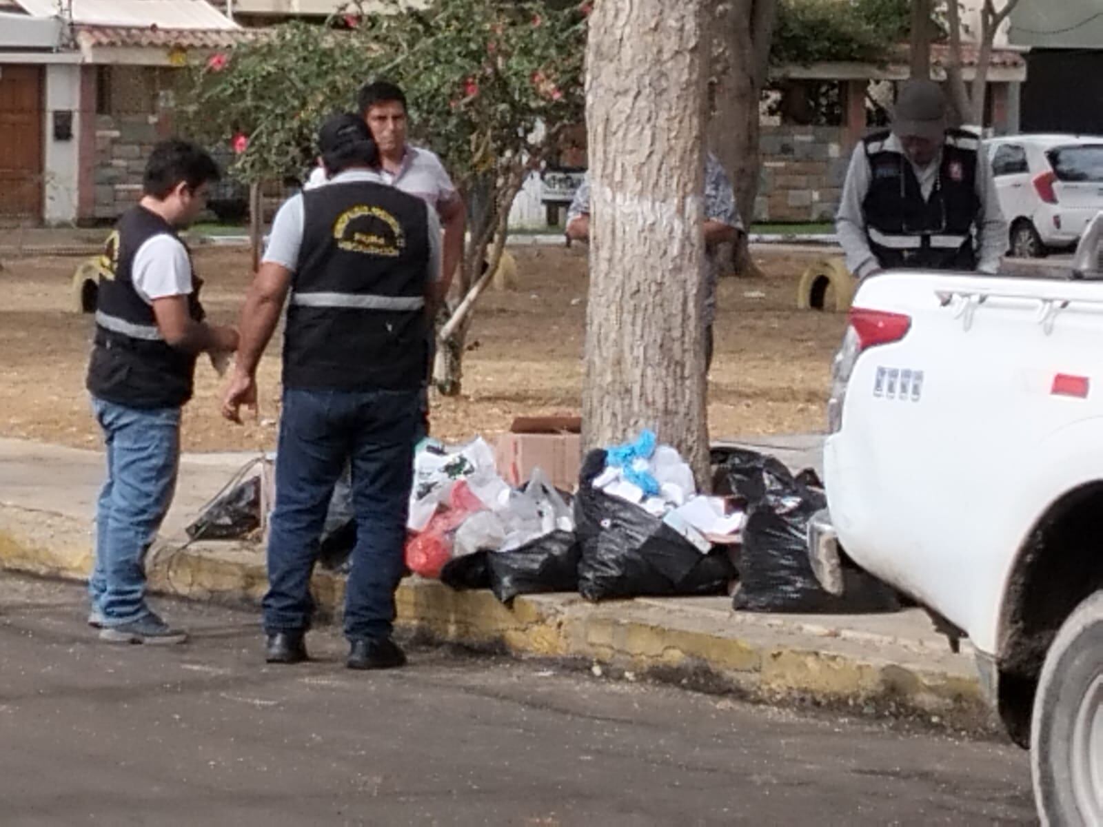 Sancionan a clínica por arrojar desechos a la vía pública