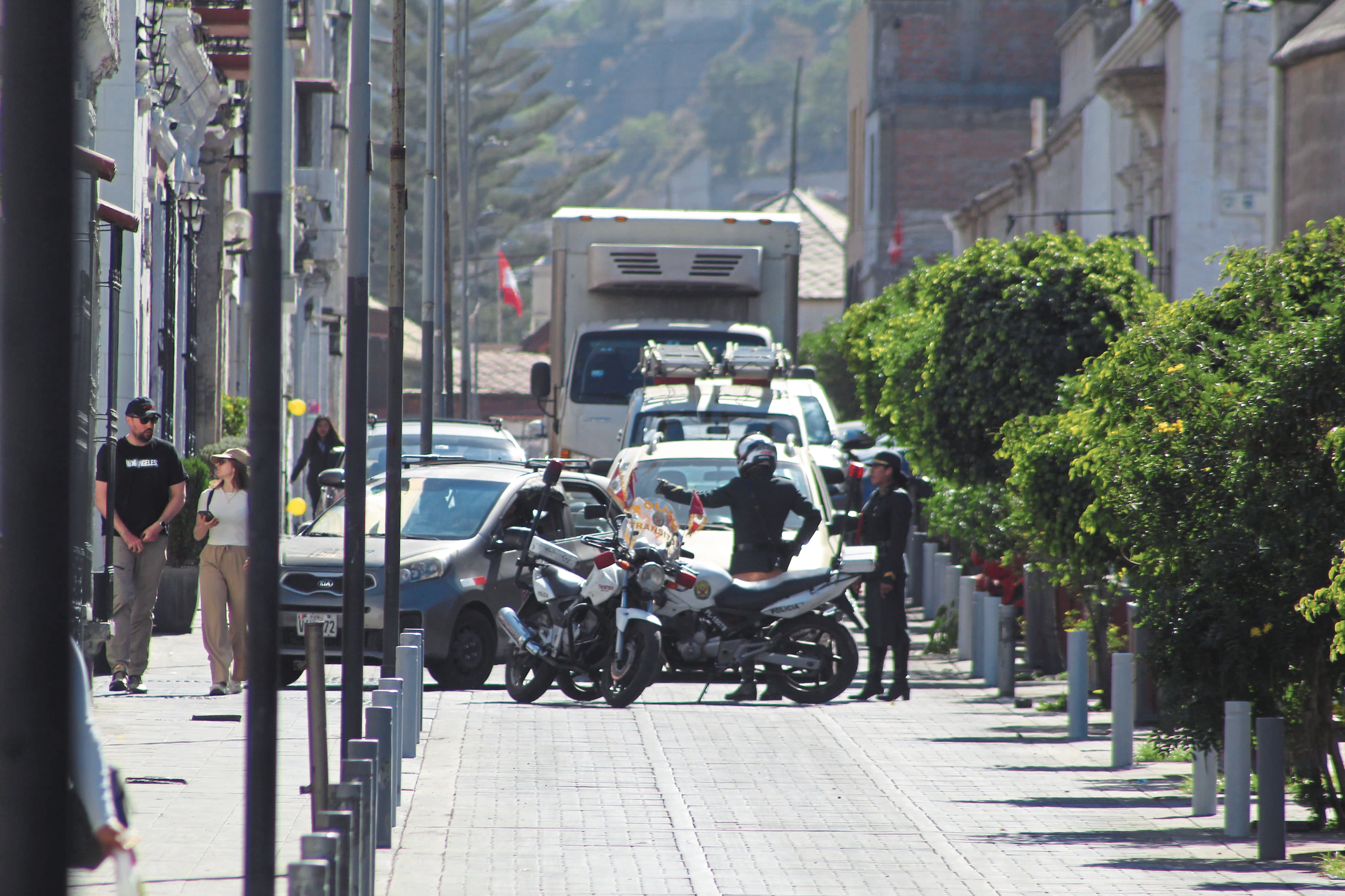 Acceso a la calle Bolívar, en Arequipa, estuvo restringido. Foto: GEC.