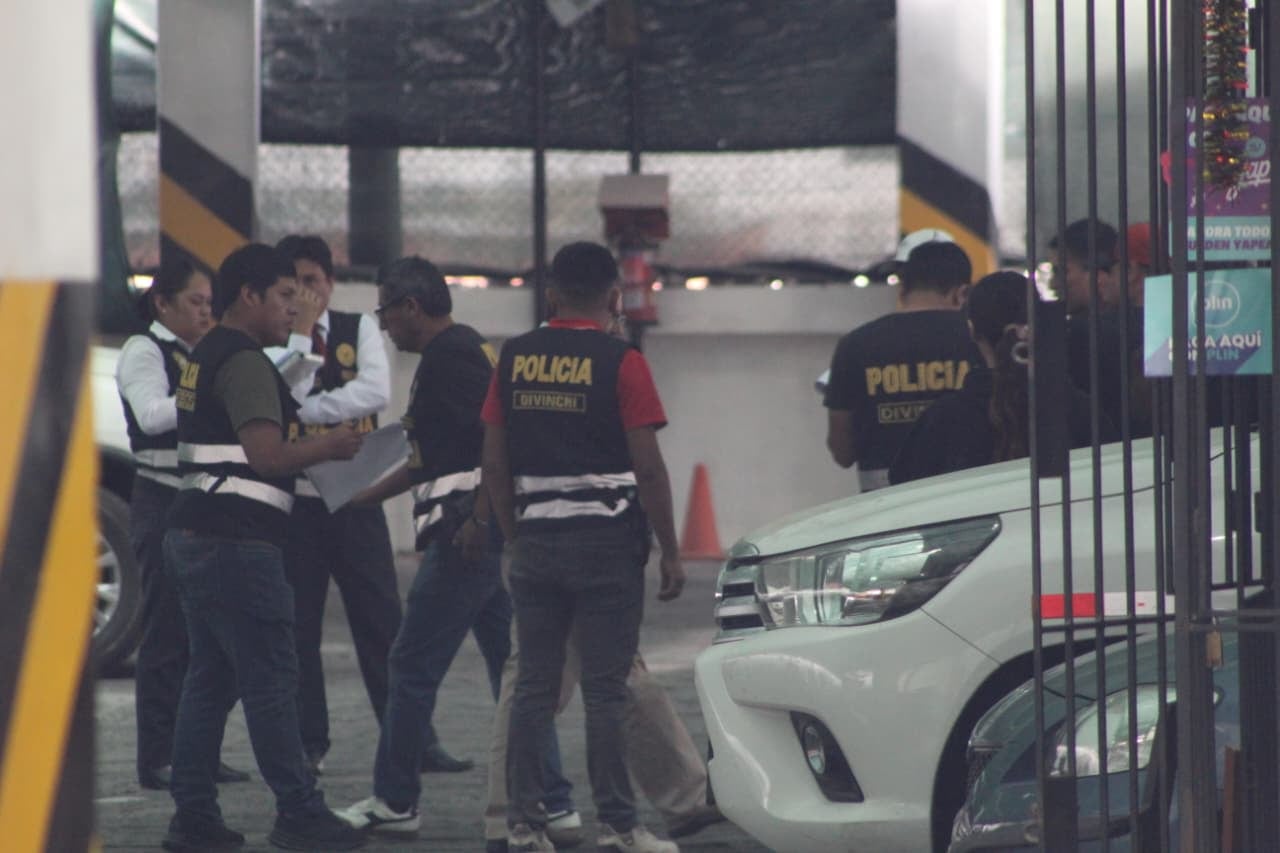 Policía encuentra auto que había sido reportado como robado en Arequipa. (Foto: Álvaro Figueroa/@photo.gec)