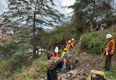Policías limpian huacas ubicadas de Cusco en medio de campaña de recuperación (FOTOS)