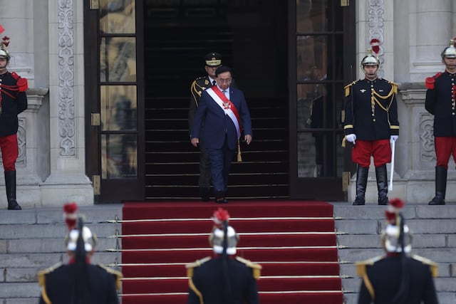 José María Balcázar salió de Palacio de Gobierno rumbo a la Catedral de Lima para participar en la misa y tedeum por Fiestas Patrias.