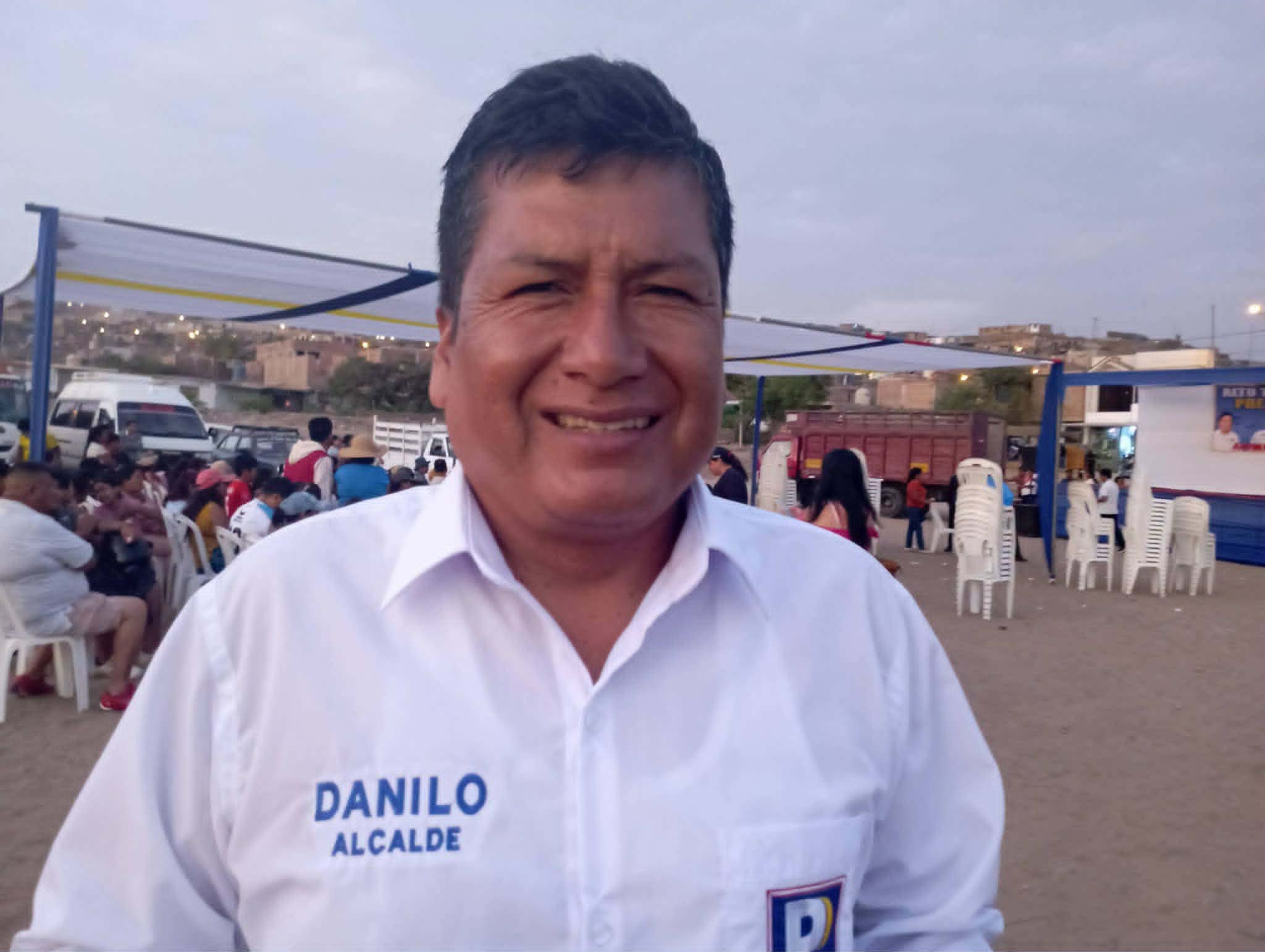 Criminales le exigen S/ 20 mil a Jorge Bautista, de Somos Perú, y S/ 50 mil a Danilo Polo, de Podemos Perú. El primero apunta a La Esperanza y el segundo, a Alto Trujillo. Les dicen que los harán “volar” en sus carros.