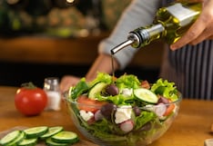 Tres consejos para preparar ensaladas y snacks con aceite de oliva este verano