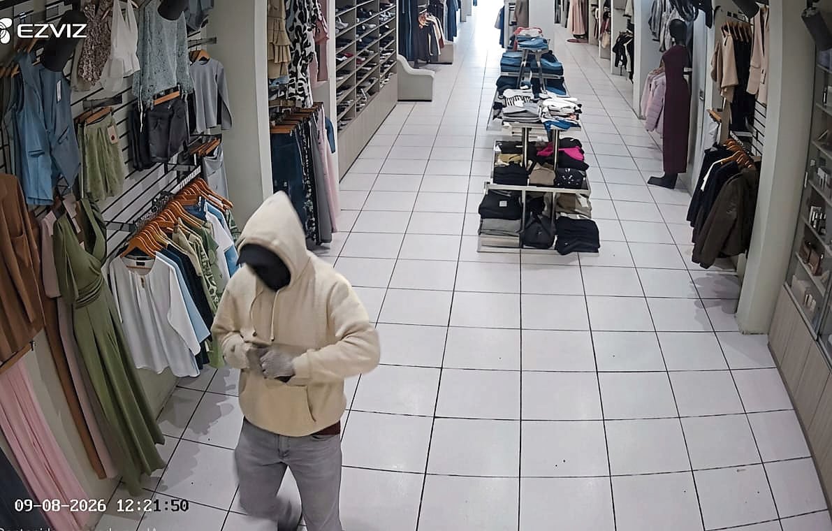Ladrón ingresó con arma de fuego para amenazar y robar 10 mil soles a mujer en Camaná