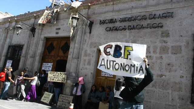 Estudiantes de la Baca Flor piden denuncias irregulariades 