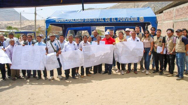 La Libertad: Entregan planos de visado a 1,800 familias de Alto Trujillo 