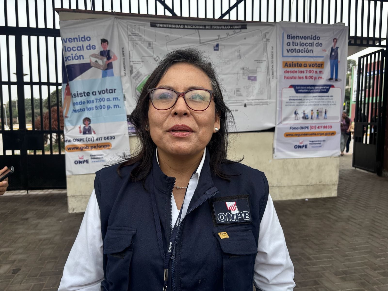 Dinka Huaccha, jefa de la Oficina Regional de Coordinación de la ONPE La Libertad, llegó hasta la sede de la UNT.