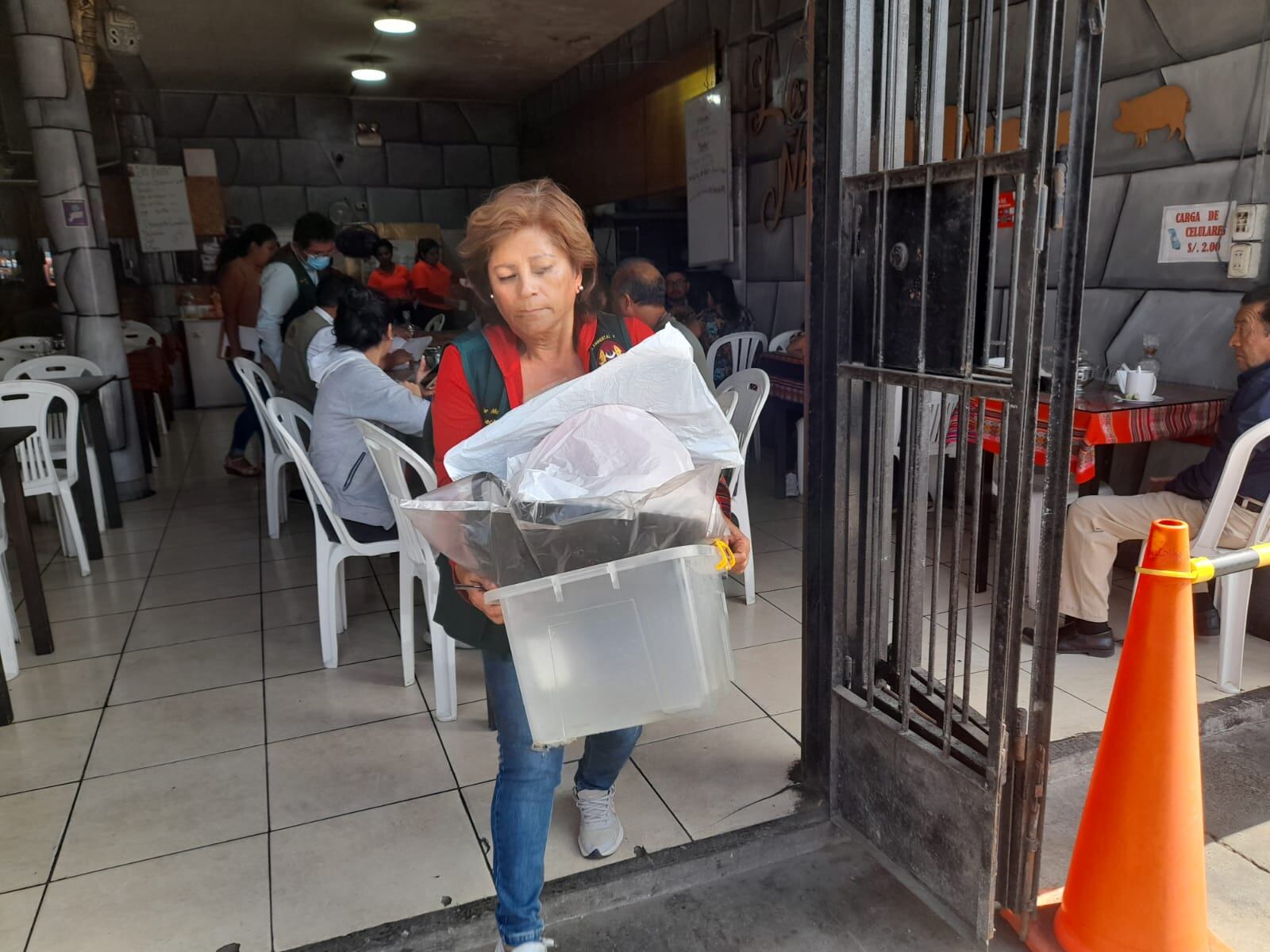 Personal municipal intervino estos establecimientos y multó a sus propietarios.