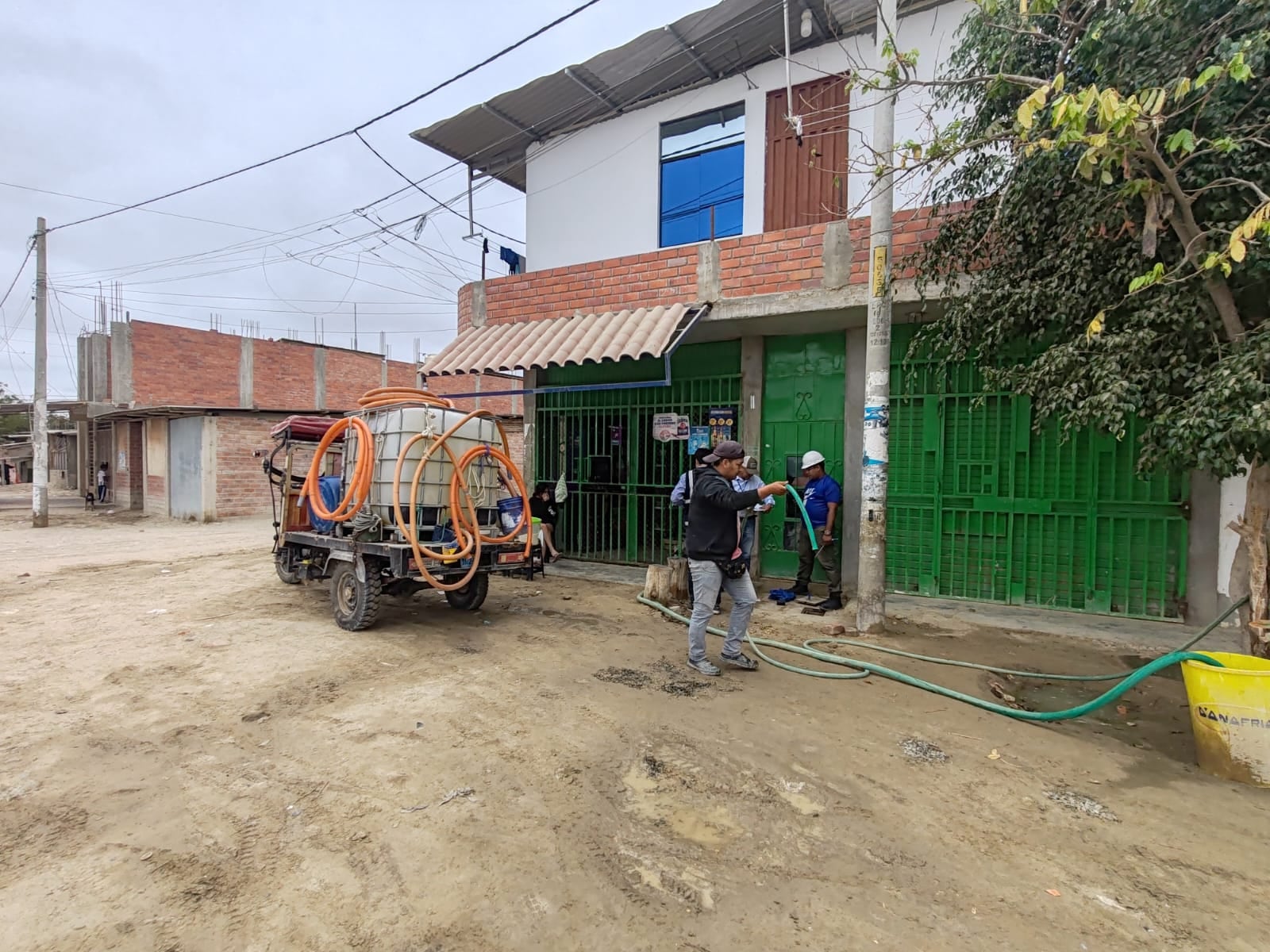 Descubren conexiones clandestinas de agua en el A.H. Las Dalias del distrito Veintiséis de Octubre