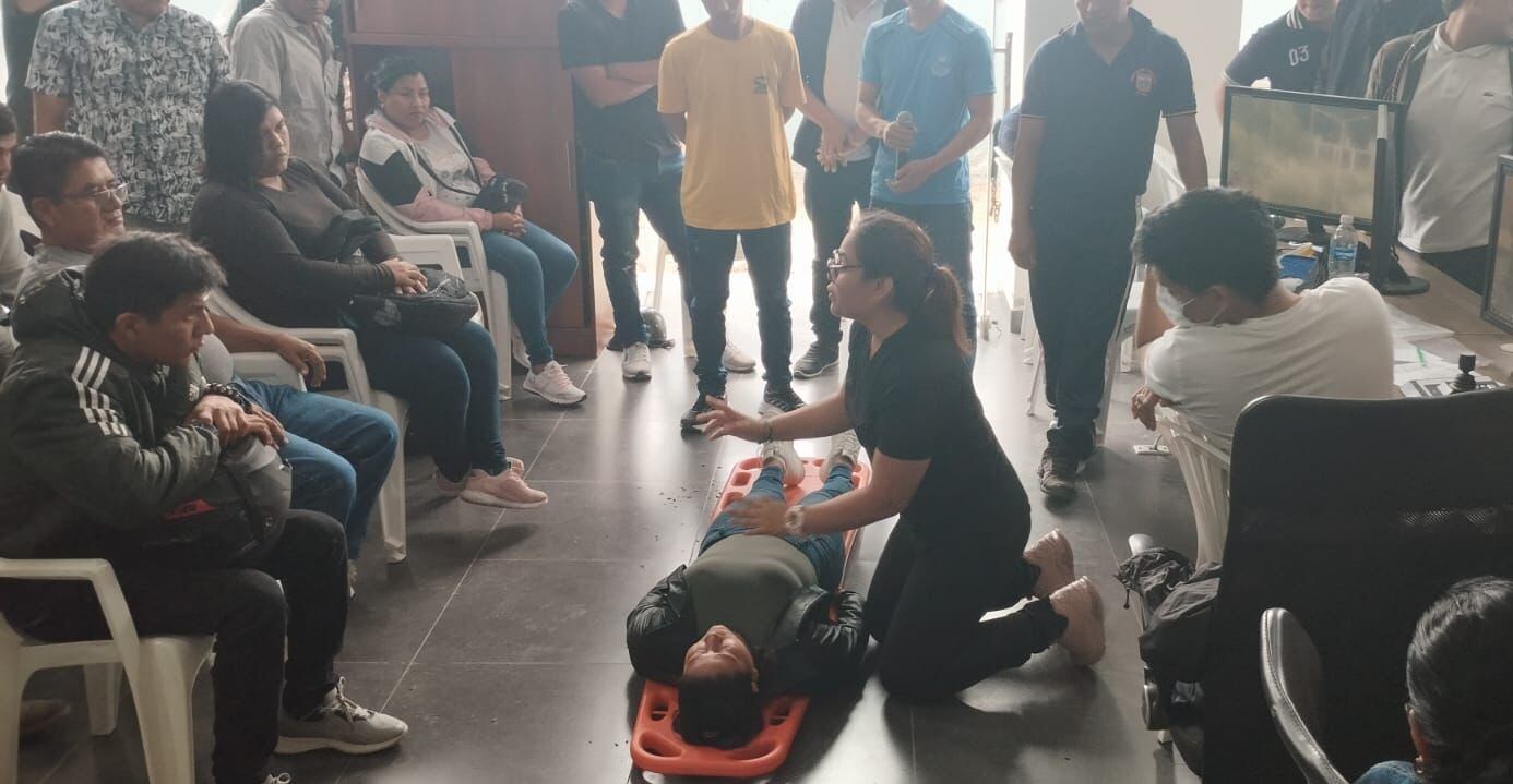 Capacitan a persona que formará parte del cuerpo de serenazgo en primeros auxilios