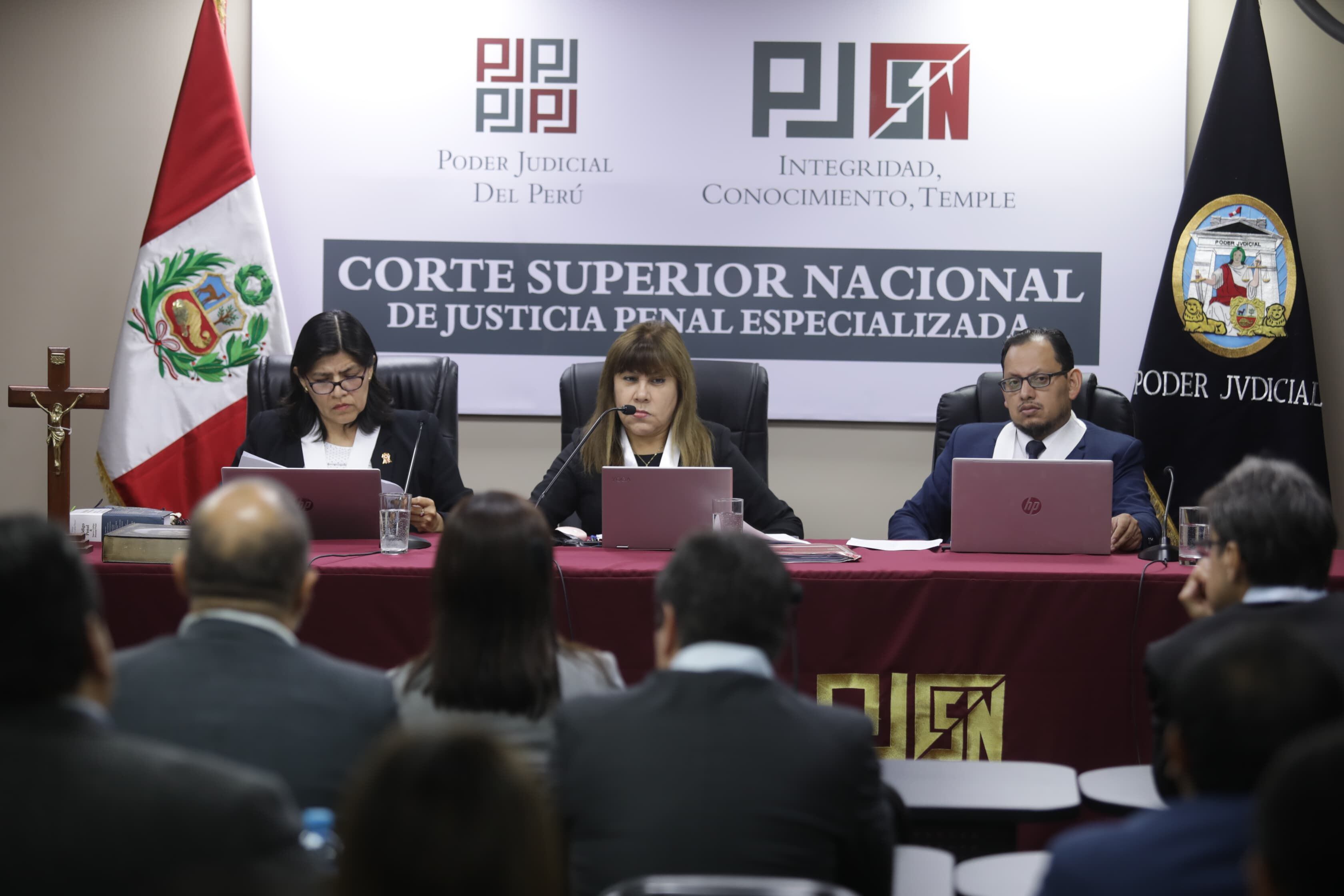 Los jueces del Tercer Juzgado Colegiado de la CSNJPE durante el tercer día del juicio contra Keiko Fujimori. Foto: GEC / Britanie Arroyo