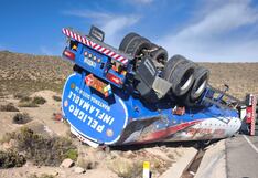 Camión cisterna boliviano vuelca en la vía Binacional con derrame de alcohol