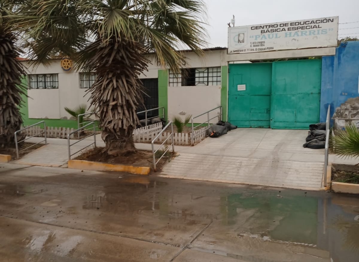 Fuertes olores impiden que trabajen con normalidad