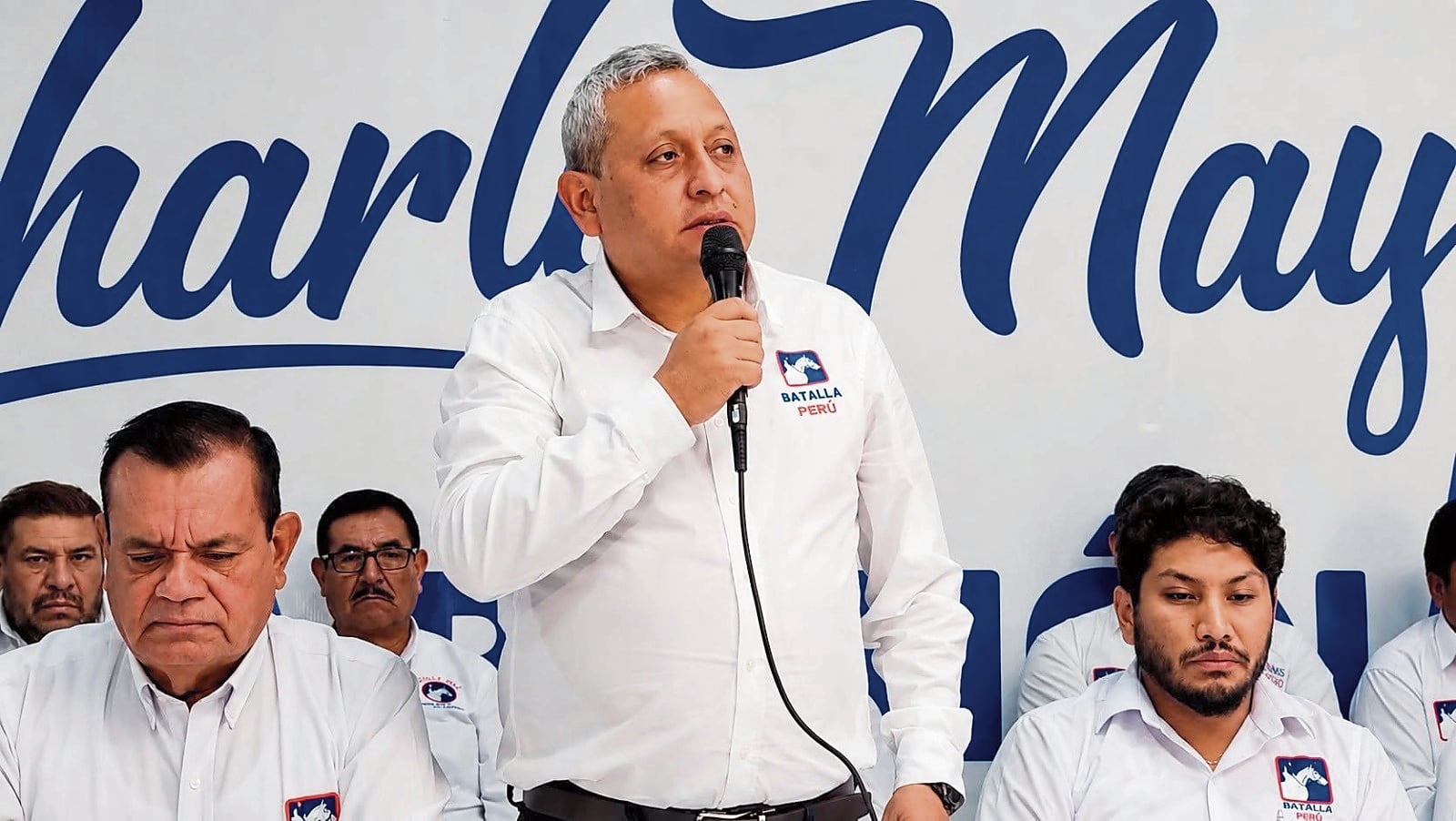 Rony Vejarano lanza cuestionamientos: “¿Cómo se financian las campañas millonarias?”