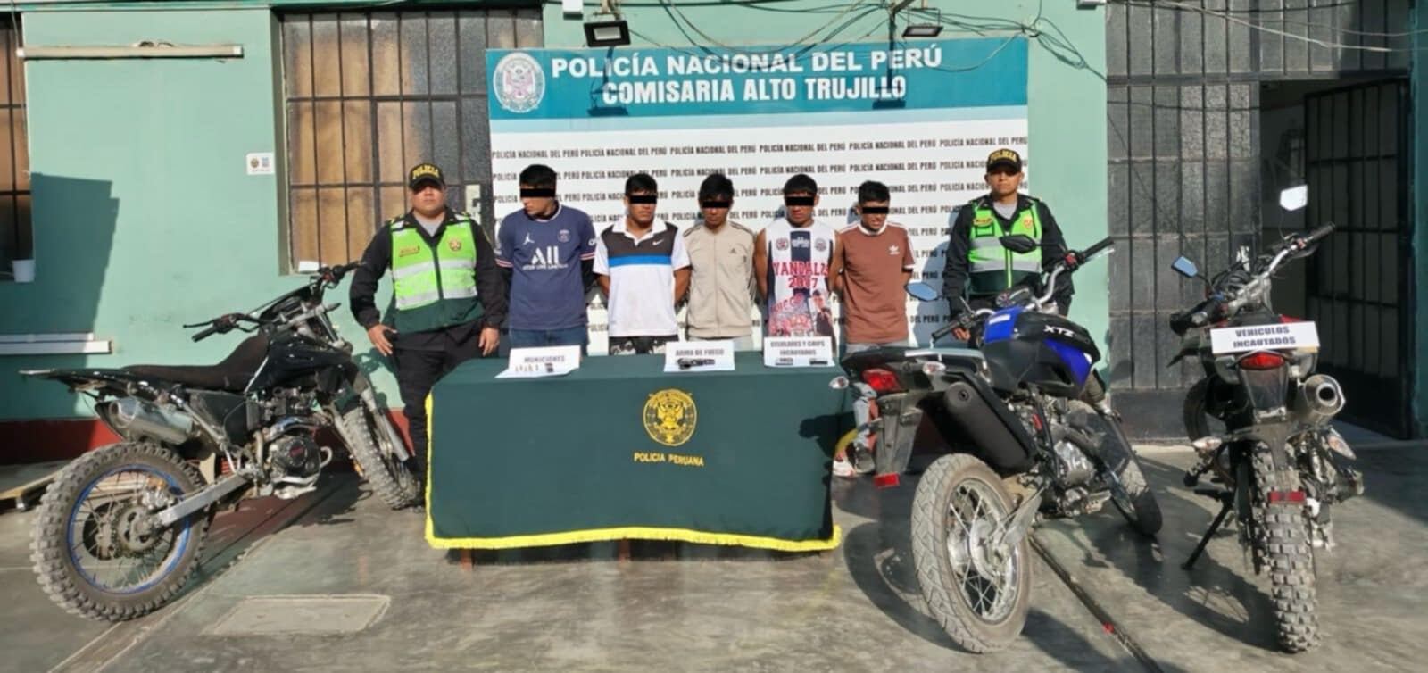 La Policía llegó hasta Alto Trujillo y los detuvo. También se incautó tres motos lineales sin placas.