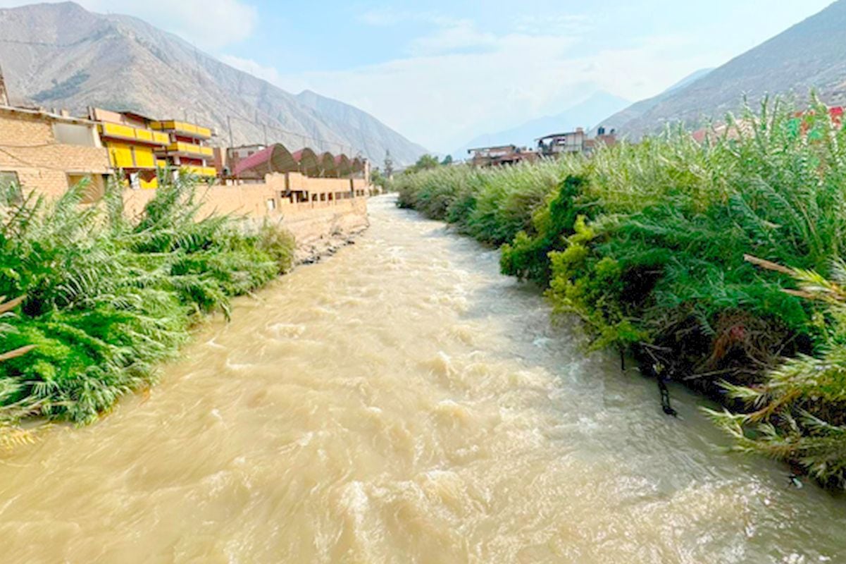 Senamhi reporta crecida de ríos por lluvias en la sierra central.