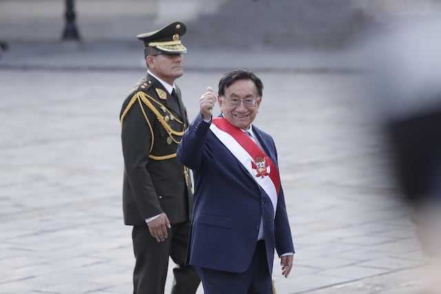 José María Balcázar salió de Palacio de Gobierno rumbo a la Catedral de Lima para participar en la misa y tedeum por Fiestas Patrias.