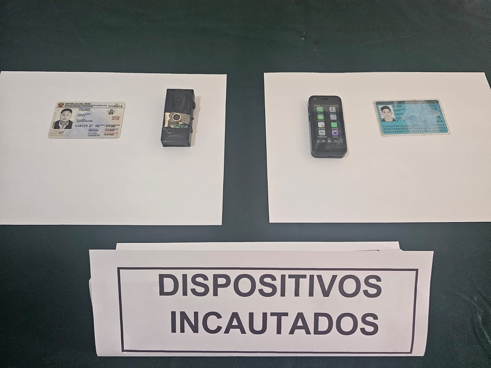 Equipos electrónicos hallados en poder de Cristian Milenio Chachaque Huanca (26) y Guido Iván Chachaque Romero (20). (Foto: Difusión)