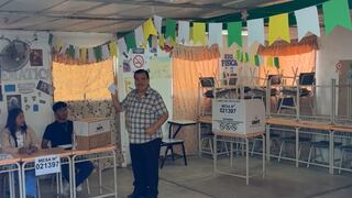 Gobernador regional de Ica, Jorge Hurtado, votó en la institución educativa Fermín Tangüis
