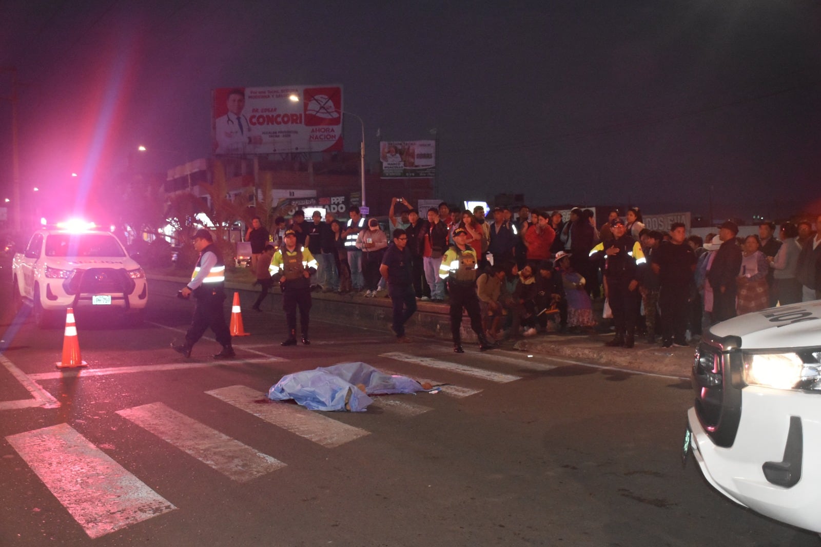 Policía y la Fiscalía efectuaron el levantamiento del cadáver. (Foto: Correo)