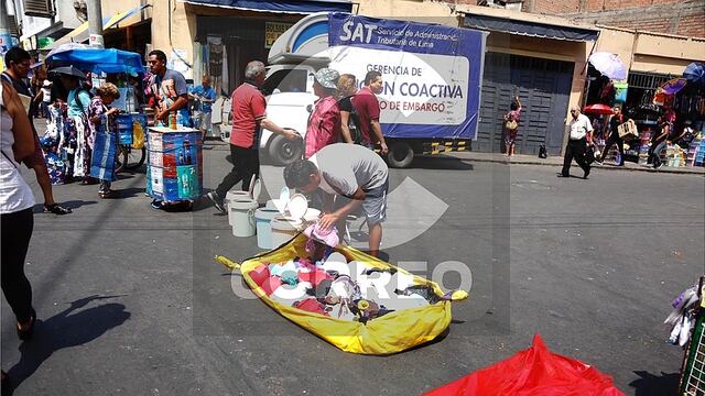 ​Ambulantes siguen invadiendo Mesa Redonda y Mercado Central a pesar de prohibición (VIDEO Y FOTOS)